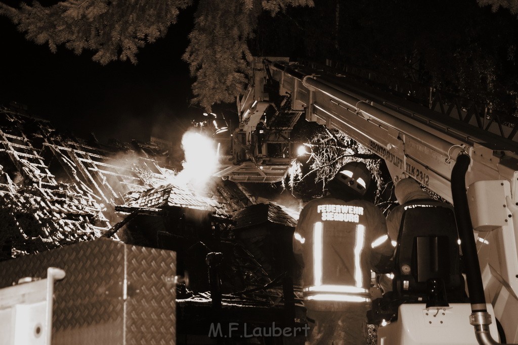 Grossfeuer Einfamilienhaus Siegburg Muehlengrabenstr P0618.JPG - Miklos Laubert